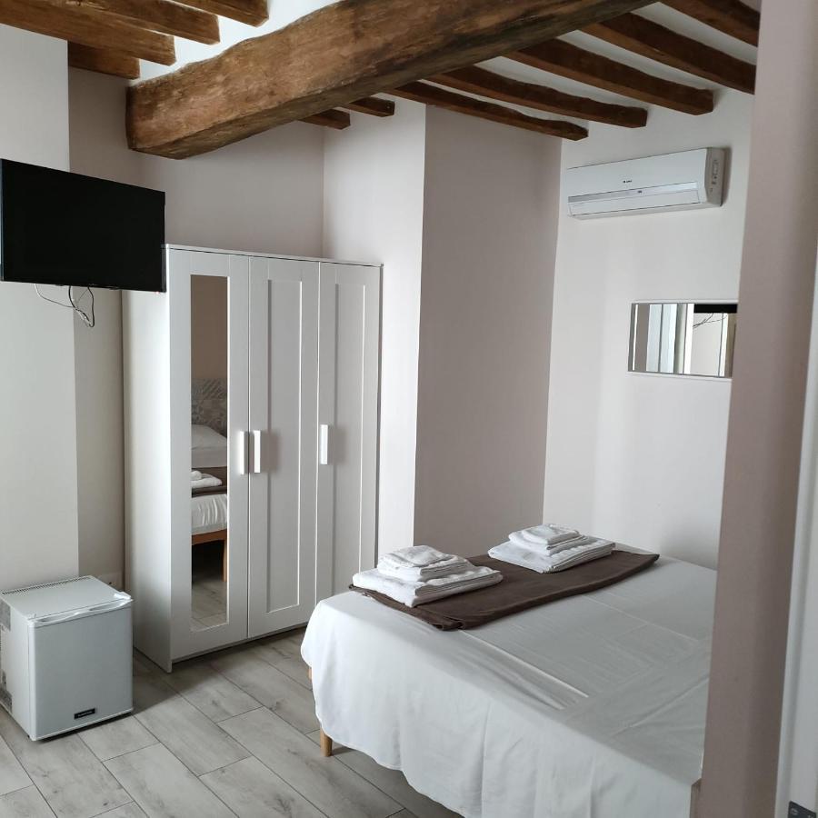 Residenza Borgo Guazzo Hotel Парма Екстериор снимка